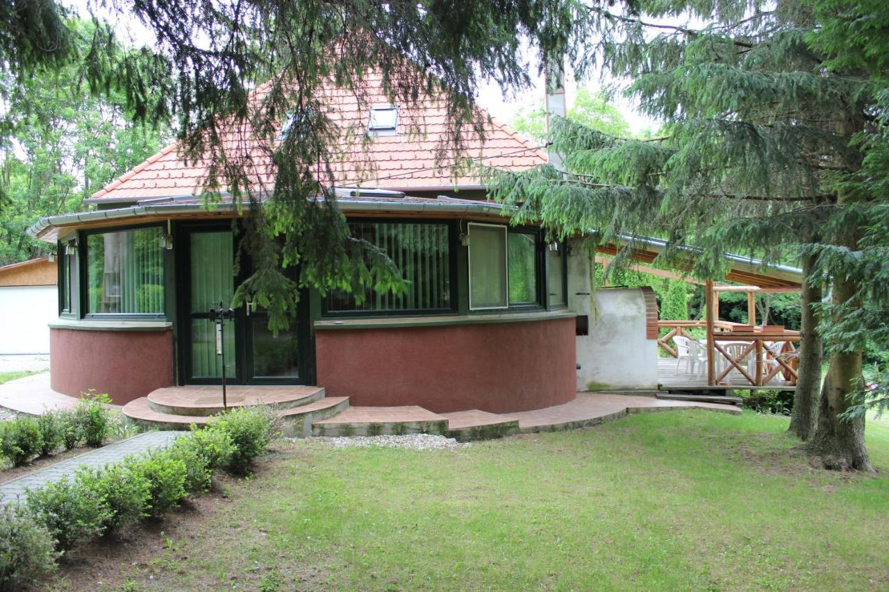 Nagy-Magyarorszag Park Bed & Breakfast Isztimér Екстериор снимка