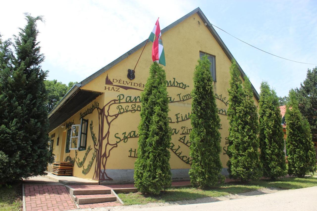 Nagy-Magyarorszag Park Bed & Breakfast Isztimér Екстериор снимка