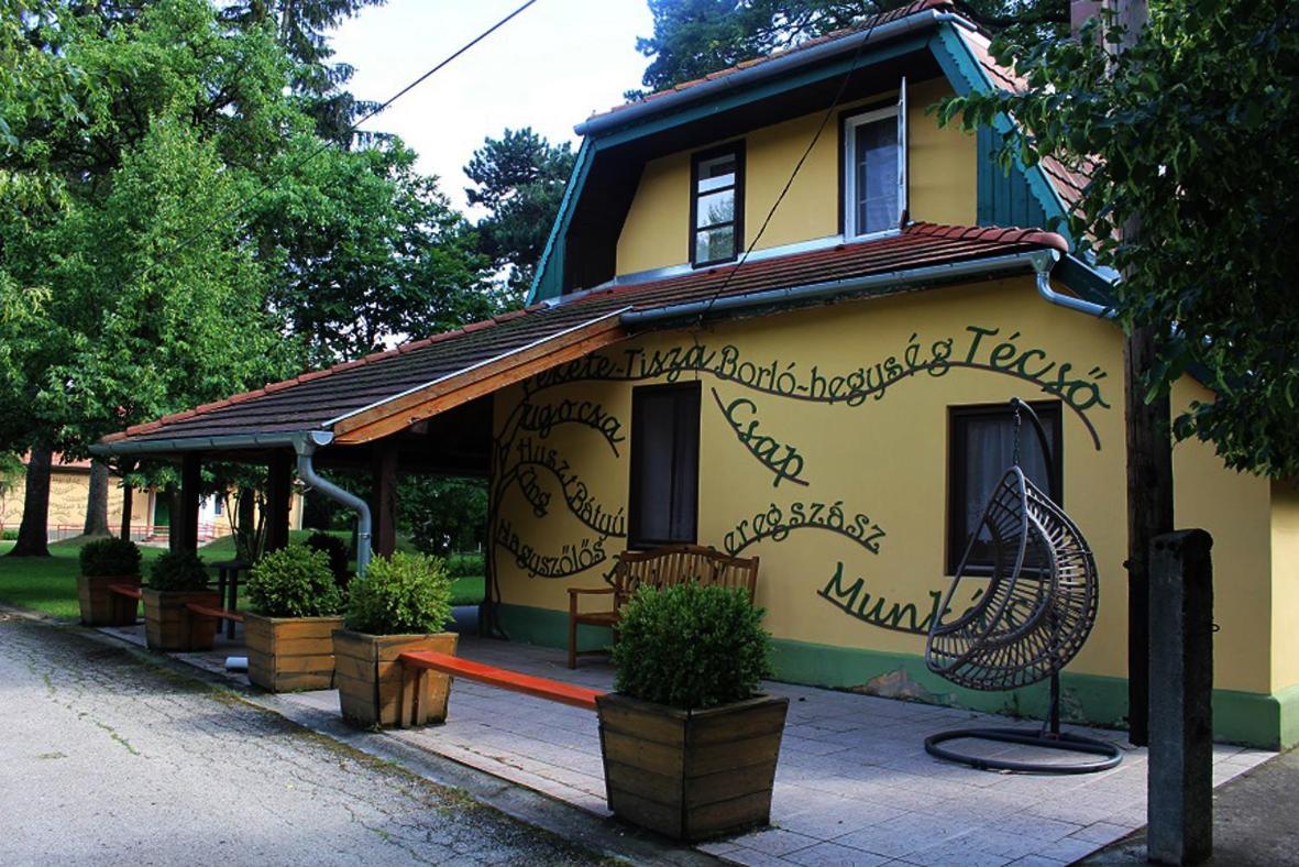 Nagy-Magyarorszag Park Bed & Breakfast Isztimér Екстериор снимка