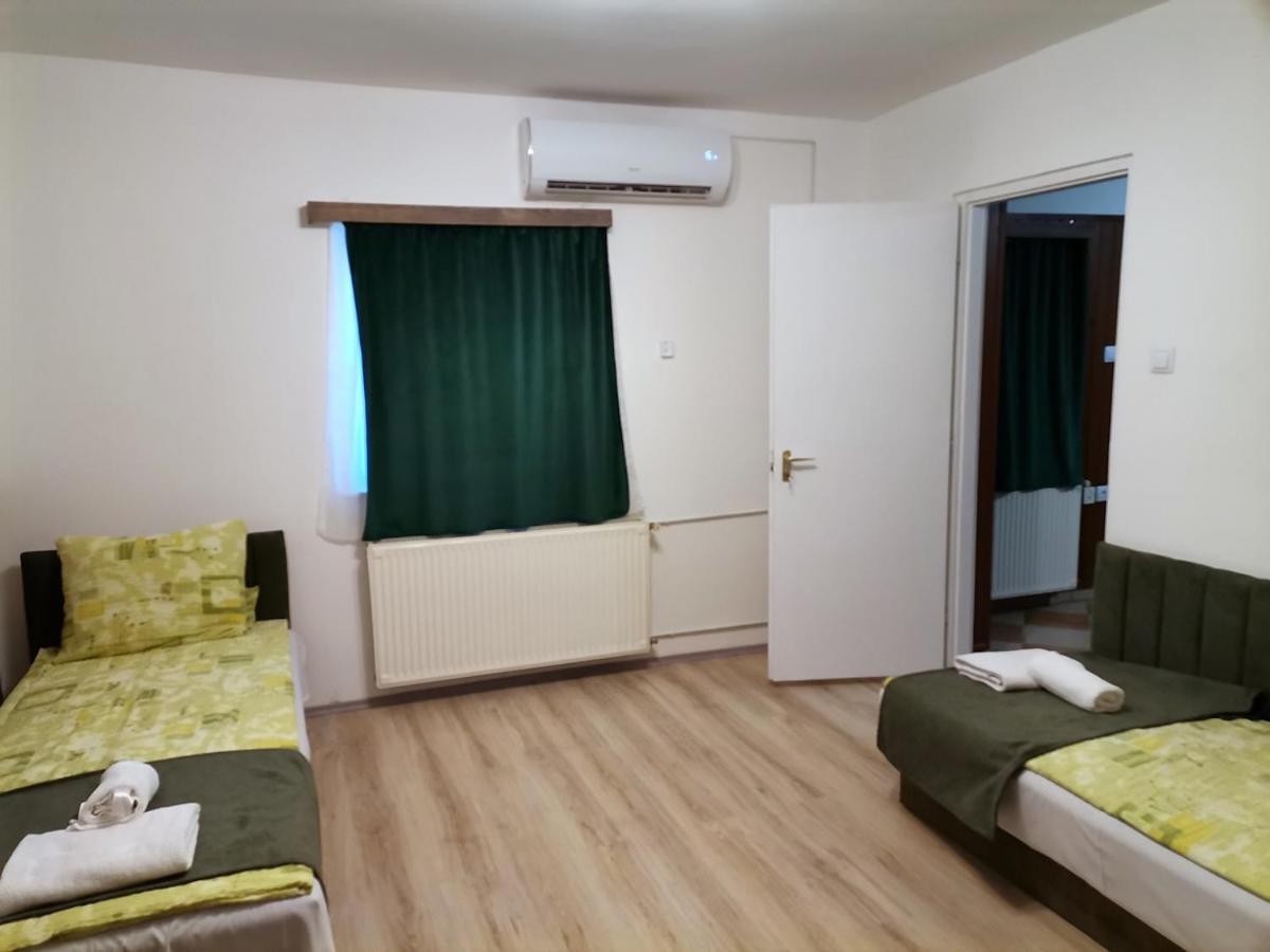Nagy-Magyarorszag Park Bed & Breakfast Isztimér Екстериор снимка